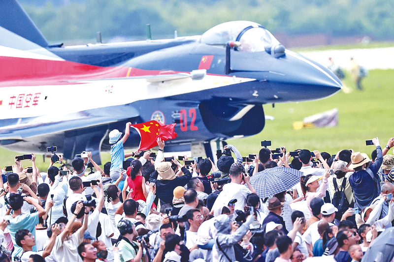 我草你骚bb在线长春航空展迎来首个公众日